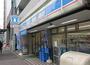 コンビニ　ローソン本駒込五丁目店（コンビニ）まで249m