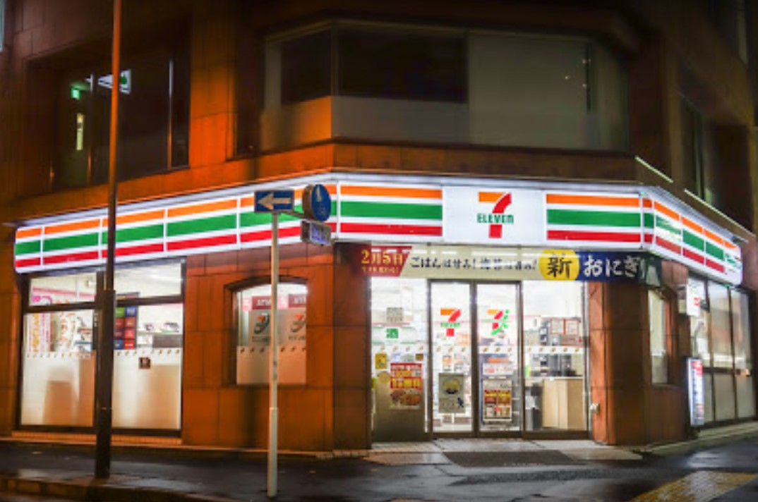 コンビニ　セブンイレブン 日本橋人形町2丁目店（コンビニ）まで356m