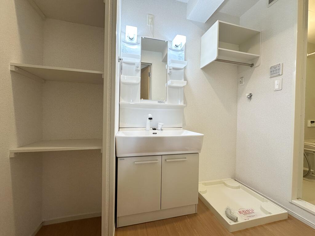 洗面設備　※画像と反転タイプのお部屋です