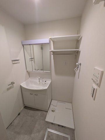 洗面設備　同メーカー施工例(反転)