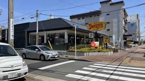 飲食店　デニーズ松原店（飲食店）まで738m