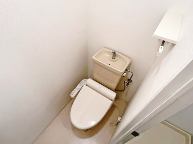 トイレ　※このお写真は同物件の別のお部屋のお写真です。現状優先