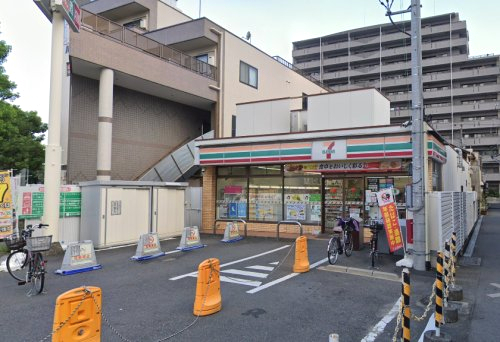 コンビニ　セブンイレブン吹田片山１丁目店（コンビニ）まで324m
