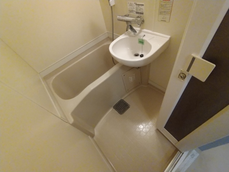 バス・シャワールーム　お風呂になります。一日の疲れを癒してくださいね。