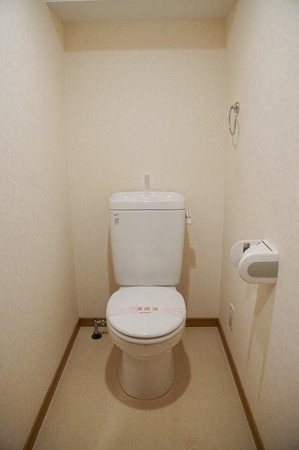 西鉄貝塚線 貝塚駅 徒歩23分 12階建 築20年のトイレ写真