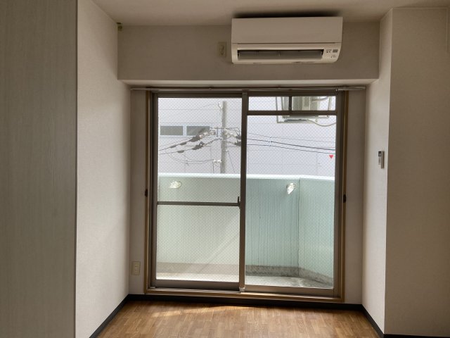 ユニバーシティ丸光IIの居間写真
