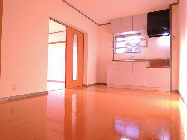 ニューコーポ進藤の居間写真