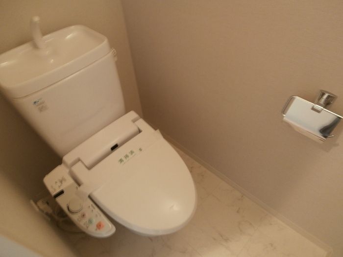 東京メトロ日比谷線 入谷駅 徒歩2分 14階建 築22年のトイレ写真