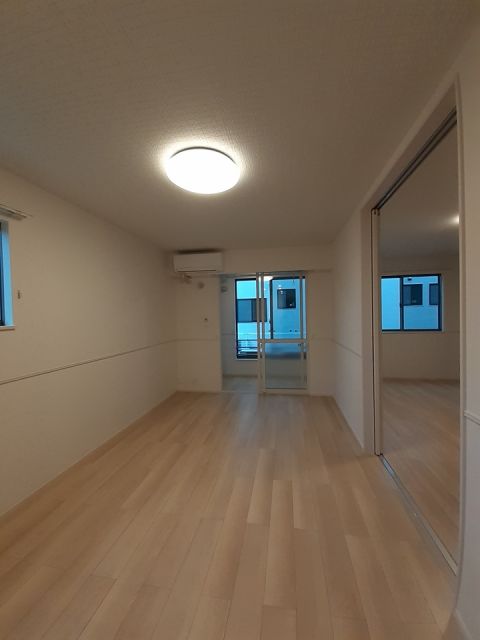 ＪＲ白新線 新発田駅 徒歩13分 2階建 築3年の居間写真