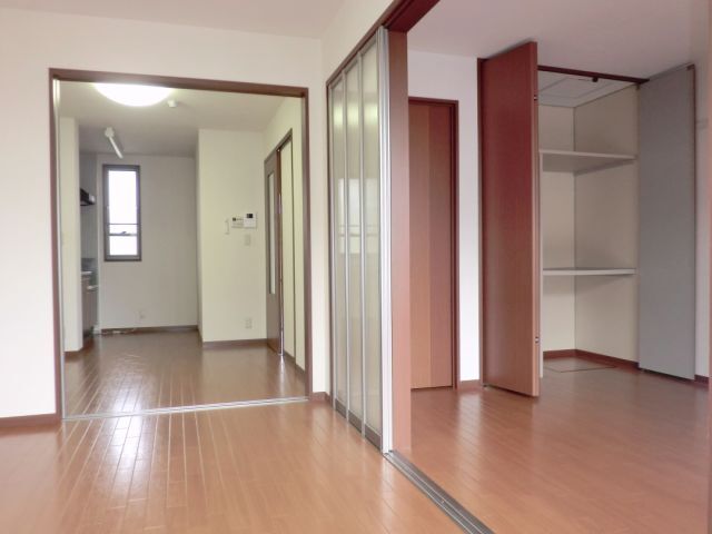 その他部屋・スペース　開放的な居室。