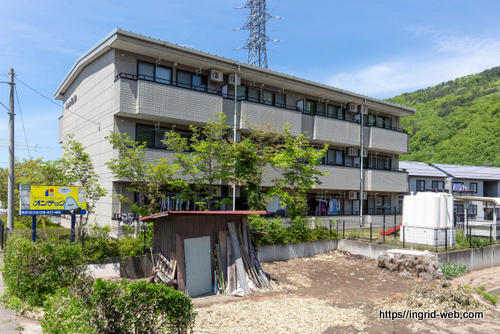 【千曲市大字上徳間のマンションの建物外観】