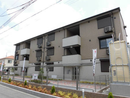 藤井寺市小山のアパートの建物外観