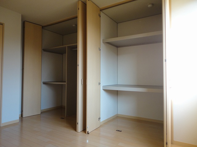 収納　たっぷり収納できるのでお部屋をすっきりと見せられます。