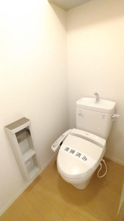トイレ　温水洗浄便座付き