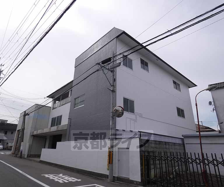 京都市伏見区景勝町のマンションの建物外観