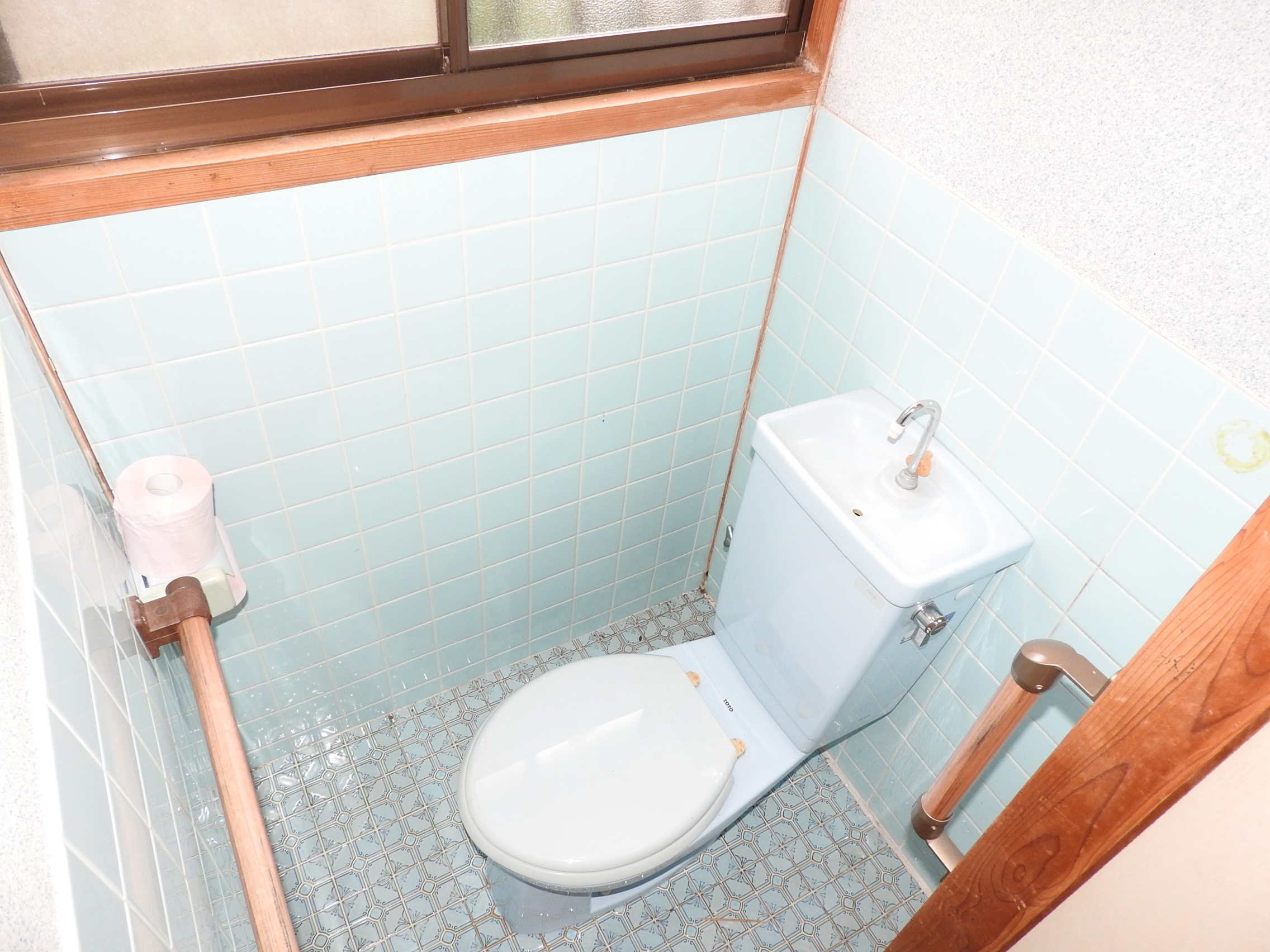 長崎電軌蛍茶屋支線 諏訪神社駅 徒歩15分 2階建 築52年のトイレ写真