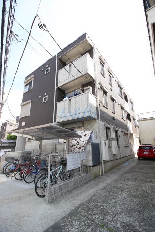 川崎市中原区井田中ノ町のアパートの建物外観