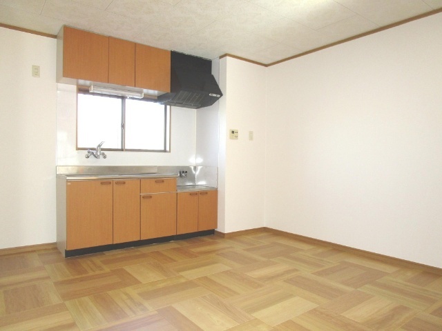 キッチン　退去前につき同タイプ別のお部屋の写真です。