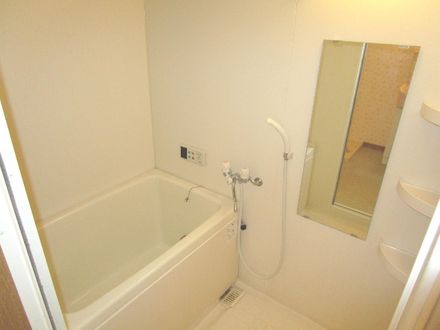 バス・シャワールーム　退去前につき同タイプ別のお部屋の写真です。