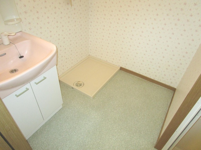 洗面設備　退去前につき同タイプ別のお部屋の写真です。