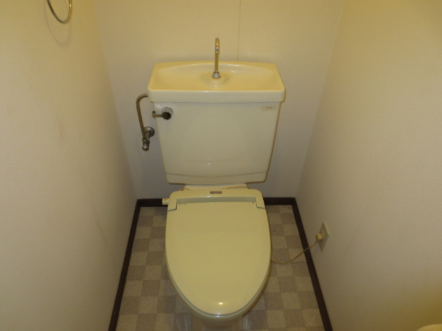 トイレ　退去前につき同タイプ別のお部屋の写真です。