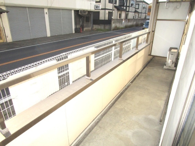 バルコニー　退去前につき１階の同タイプ別のお部屋の写真です。