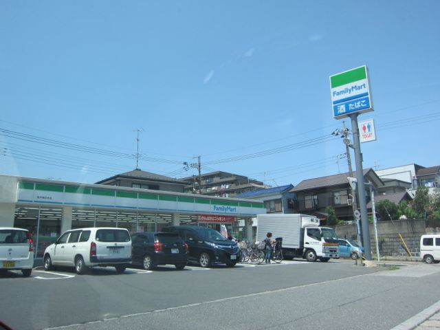 コンビニ　ファミリーマート（コンビニ）まで780m