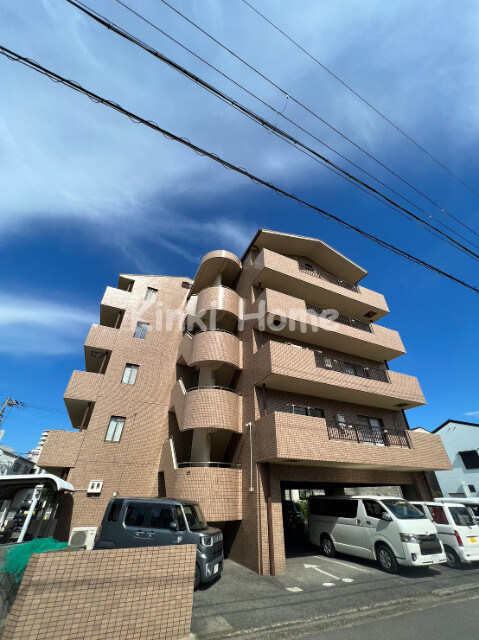 和歌山市新留丁のマンションの建物外観
