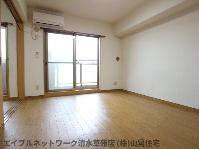 ＪＲ東海道本線 静岡駅 バス乗車時間：26分 最寄りバス停で下車 徒歩4分 3階建 築22年の居間写真