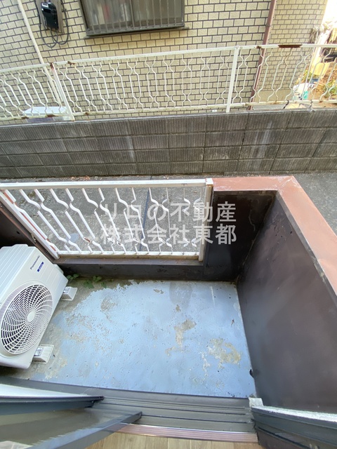 バルコニー　バルコニーがあるので洗濯物を太陽の下で干すことができます♪