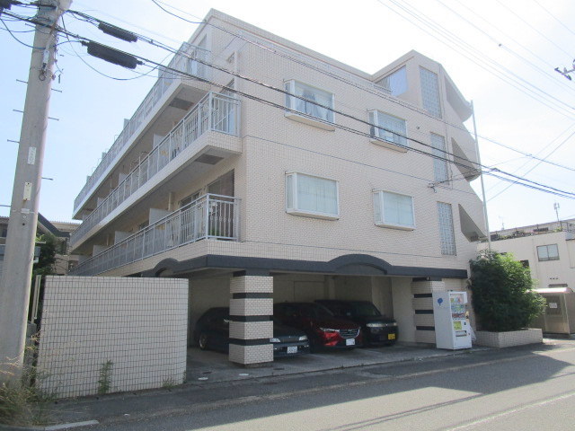 浦安市富士見のマンションの建物外観