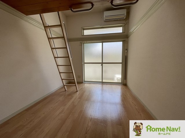 居室・リビング　エアコン付きです。