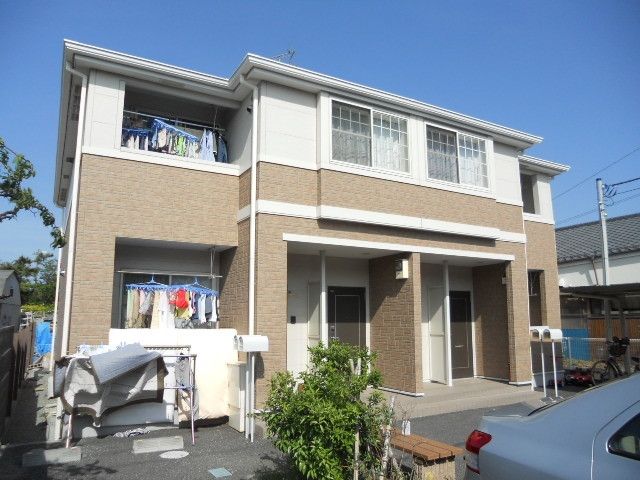 鎌倉市上町屋のアパートの建物外観