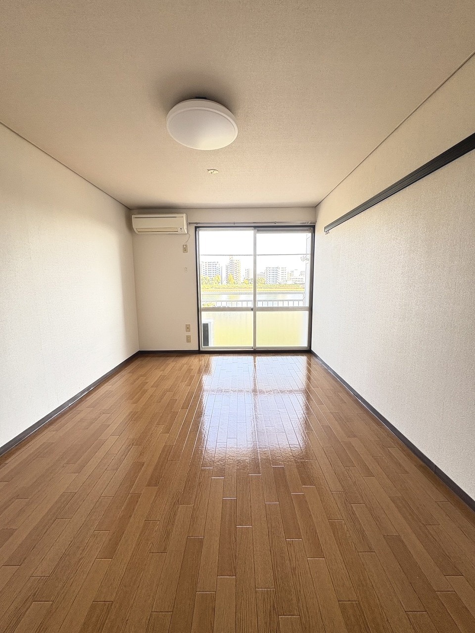 アーバンシティ山手B棟の居間写真