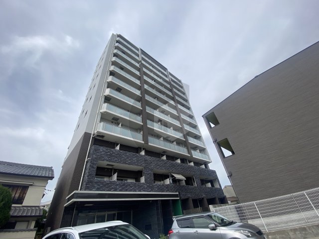 大阪市生野区中川東のマンションの建物外観