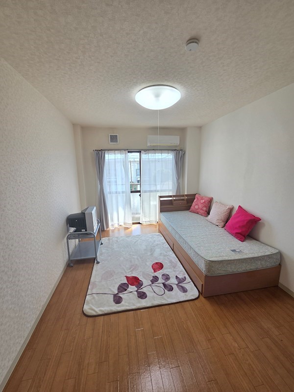 居室・リビング　モデルルームにつき、入居時家具撤去