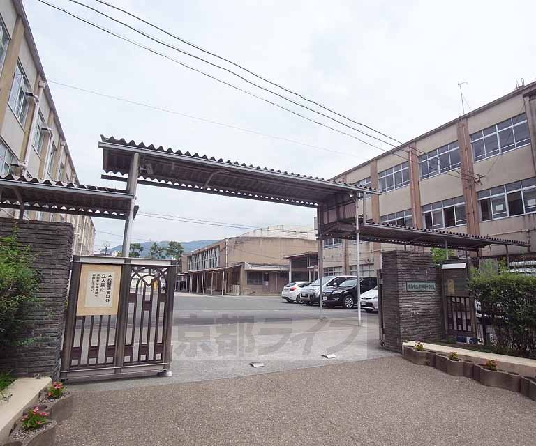 【京都市山科区西野野色町のアパートの中学校】