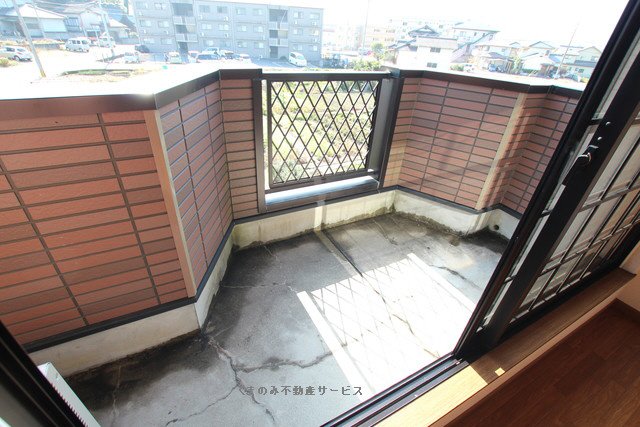 バルコニー　陽当たり良好なバルコニーです レアレアK2　201号室　平成
