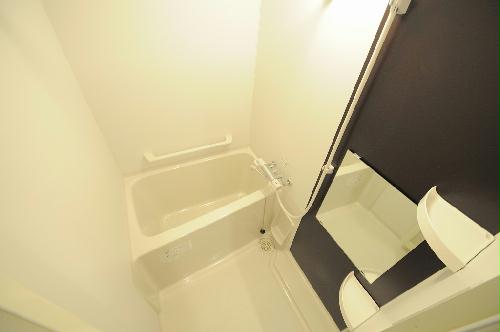 バス・シャワールーム　パネルの色は物件によって異なります。