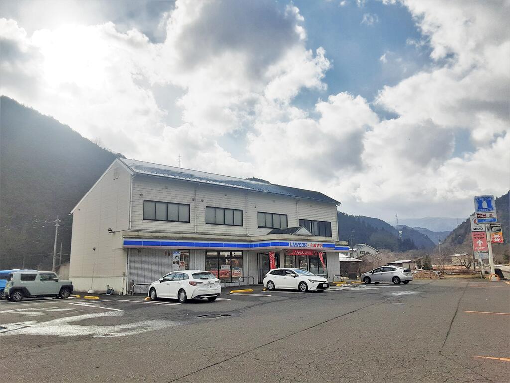 コンビニ　ローソン戸河内インター店（コンビニ）まで1946m