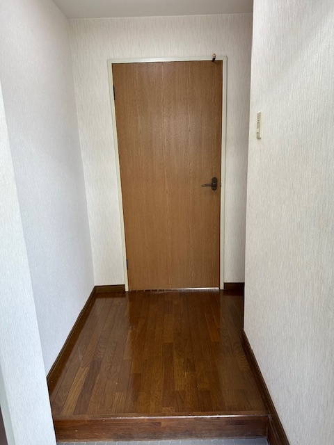 【サンライズ東郷IIの玄関】