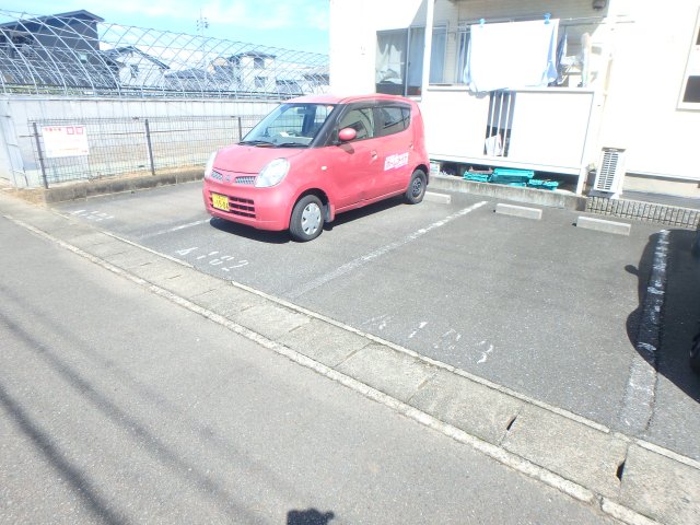 【サンビレッジA棟の駐車場】