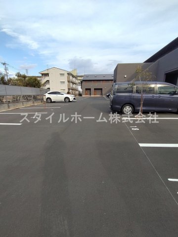 【セザンヌ牛久保の駐車場】