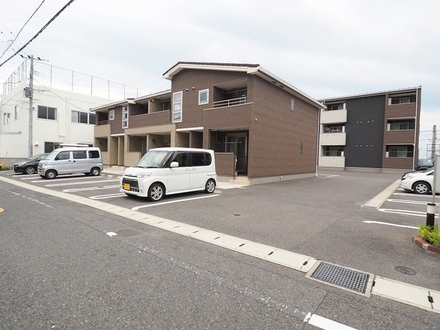 【北九州市門司区葛葉のアパートの駐車場】