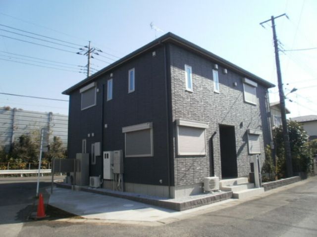 【蓮田市緑町のアパートの建物外観】