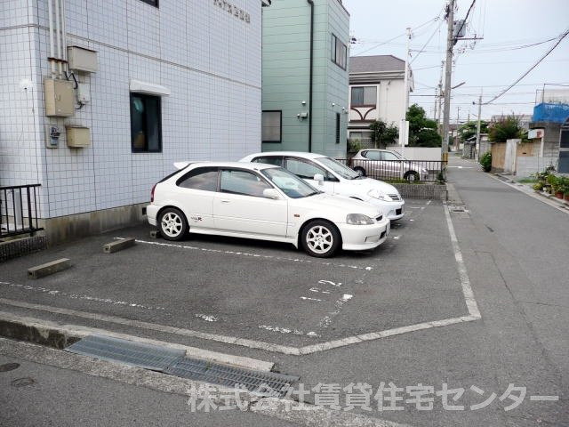 【ディアス西高松の駐車場】