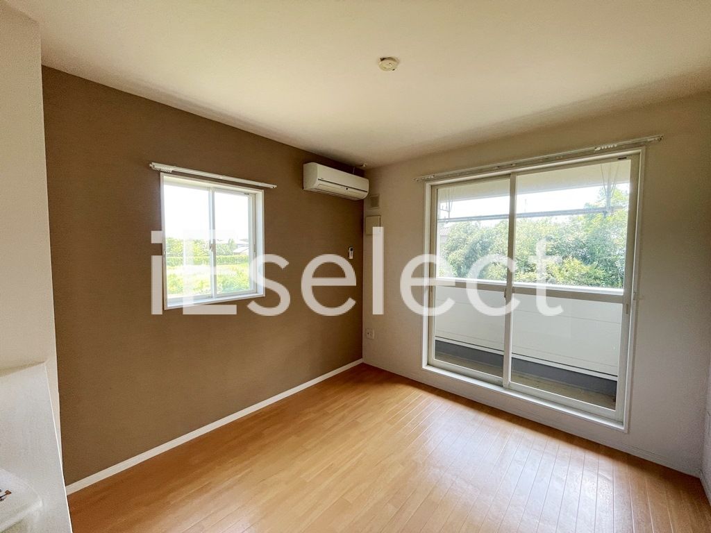 居室・リビング　2面採光の明るいリビング♪