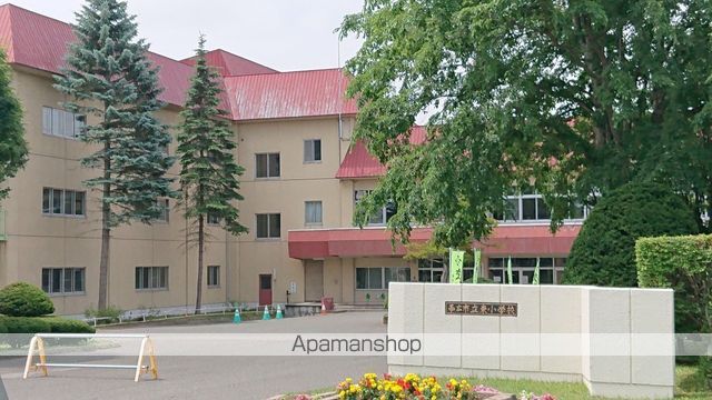 小学校　東小学校（小学校）まで798m