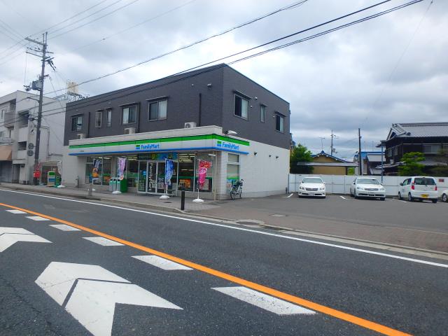 コンビニ　ファミリーマート（コンビニ）まで278m