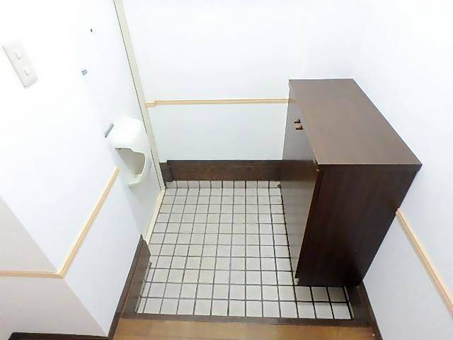 玄関　玄関スペースです。下駄箱がついてます。